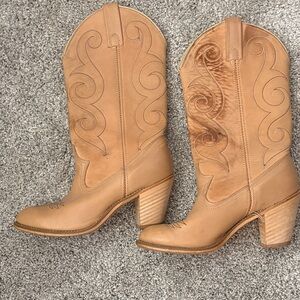 Elegant Tan Leather Heeled Boots